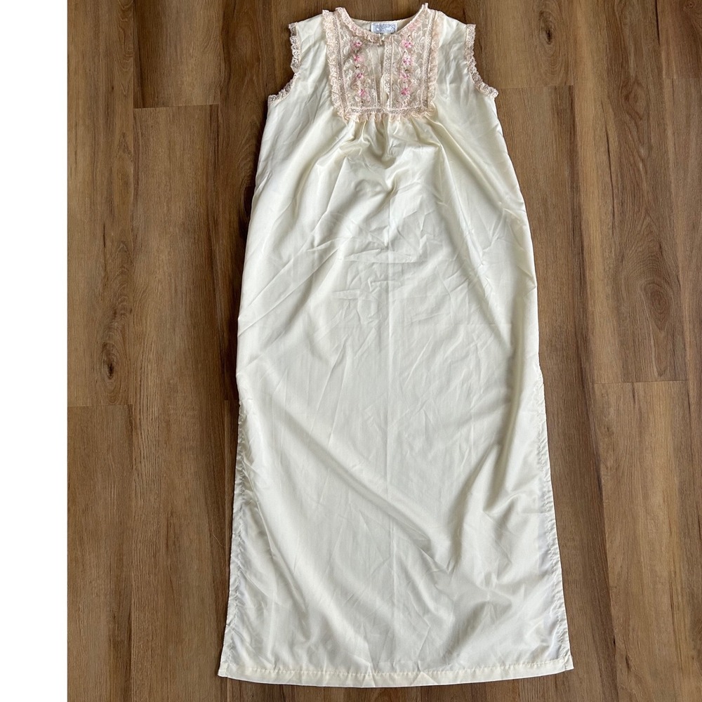 Vintage‎ Boutique Cream Lace Floral Embroidered tradiional Nightgown Maxi